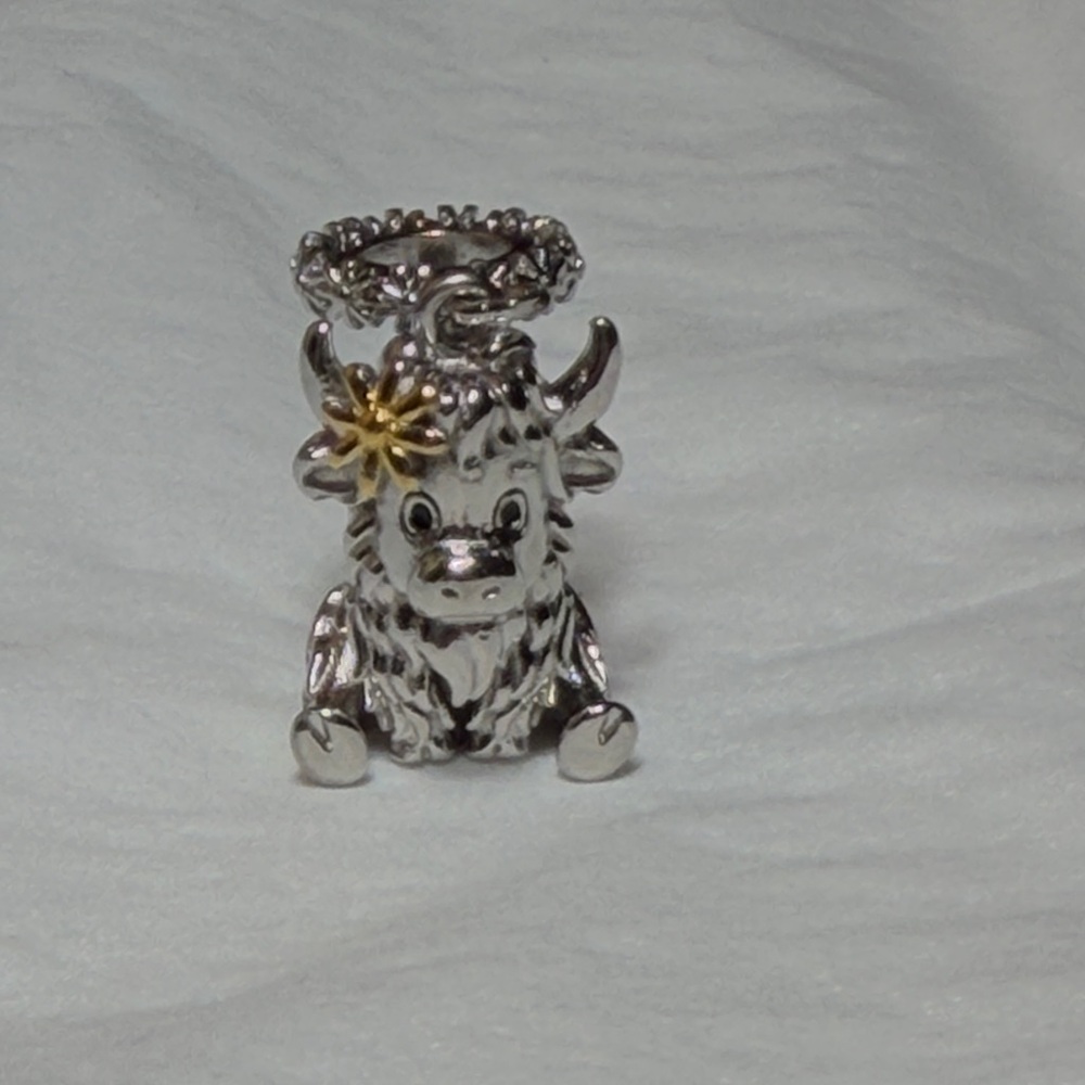 🌻5 for $30🌻 925 Silver Plated Highland Cow Charm with Gold Flower